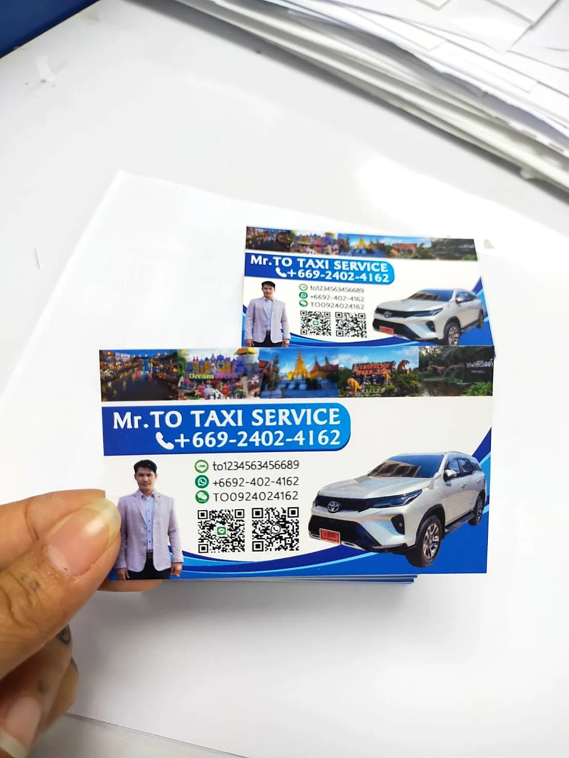 ตัวอย่างงานพิมพ์นามบัตรบริการแท็กซี่ Mr. TO Taxi Service พร้อมคิวอาร์โค้ด