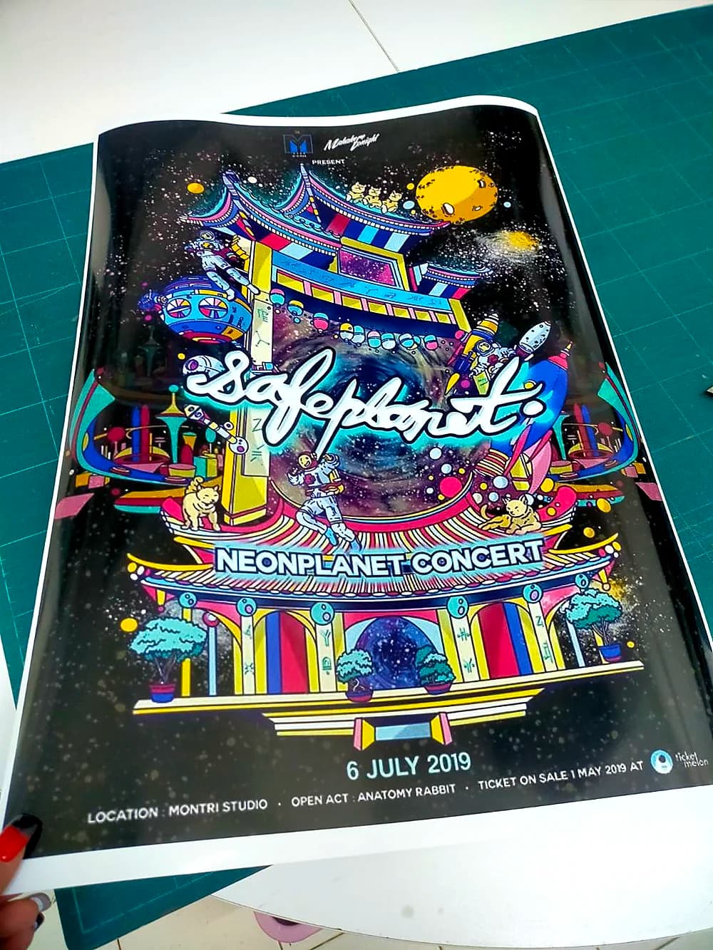 ตัวอย่างงานพิมพ์โปสเตอร์คอนเสิร์ต Neonplanet