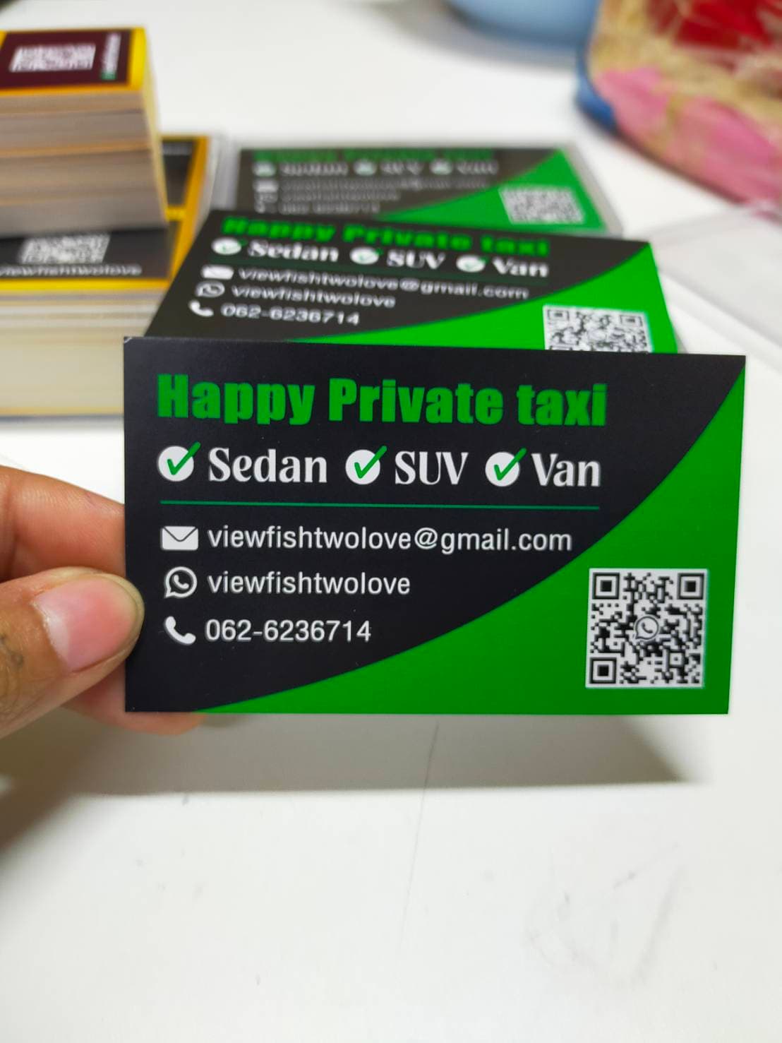 นามบัตรบริการรถรับส่งโทนดำเขียว