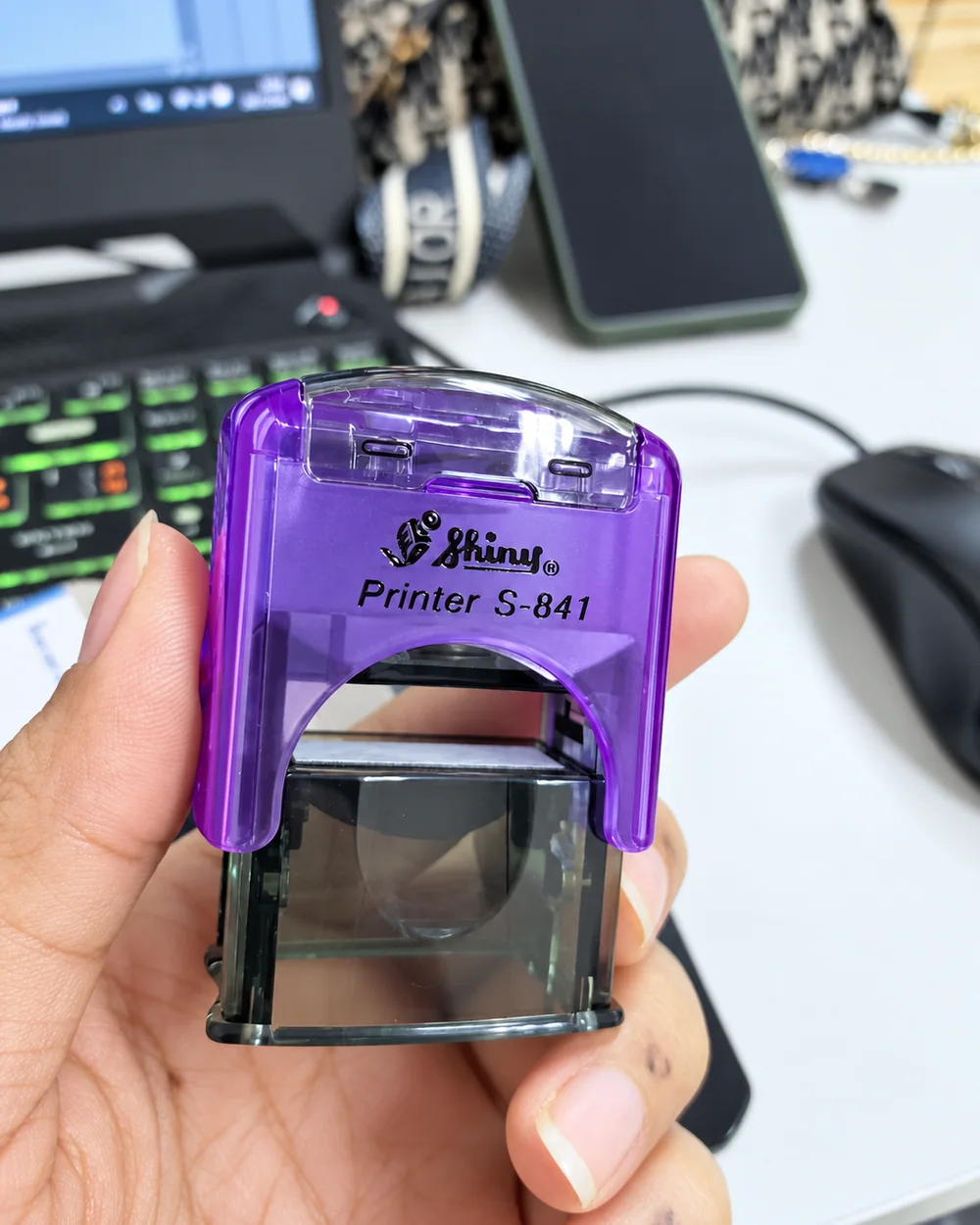 ตัวอย่างตรายางหมึกในตัวขนาดเล็กแบบพกพา